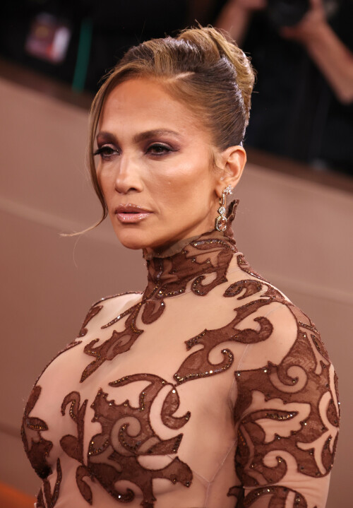 JenniferLopez_2026GokldenGlobesAwards_111_1d132589565de4ad.jpeg