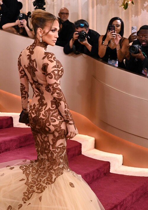 JenniferLopez_2026GokldenGlobesAwards_114_ebfca6d20f70d57e.jpeg