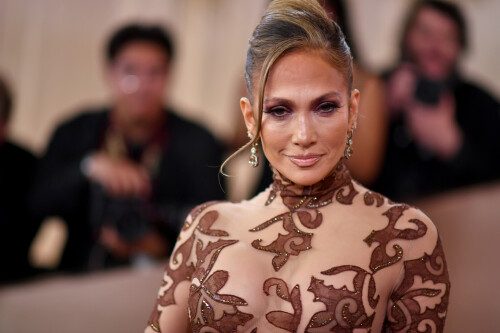 JenniferLopez_2026GokldenGlobesAwards_125_81c1251eb24d2106.jpeg