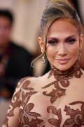 JenniferLopez_2026GokldenGlobesAwards_125_81c1251eb24d2106