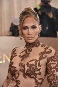 JenniferLopez_2026GokldenGlobesAwards_13_385cf603e5c677f1