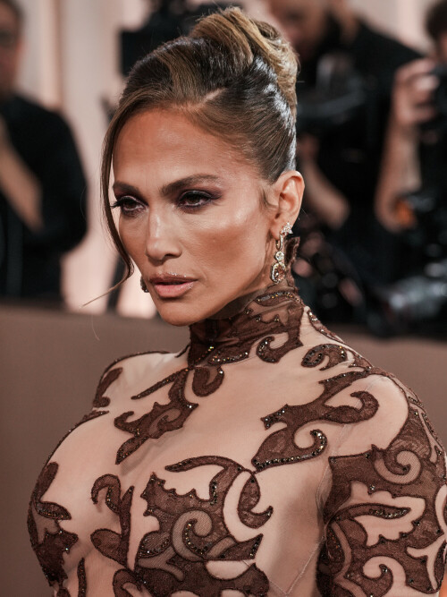 JenniferLopez_2026GokldenGlobesAwards_140_dadae5efb8c71f9a.jpeg