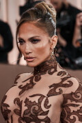 JenniferLopez_2026GokldenGlobesAwards_140_dadae5efb8c71f9a