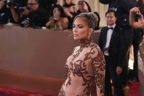 JenniferLopez_2026GokldenGlobesAwards_168_4cf67c8aeec5d641.jpeg
