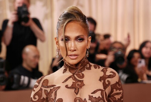 JenniferLopez_2026GokldenGlobesAwards_177_5e683f8c89cdcfda.jpeg