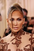 JenniferLopez_2026GokldenGlobesAwards_177_5e683f8c89cdcfda