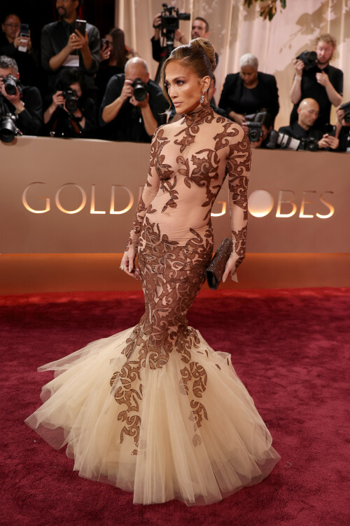 JenniferLopez_2026GokldenGlobesAwards_216_13878df8d0ebad2f.jpeg