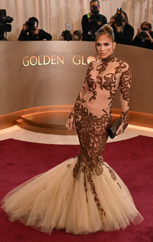 JenniferLopez_2026GokldenGlobesAwards_236_651676d3cc00d8b8.jpeg