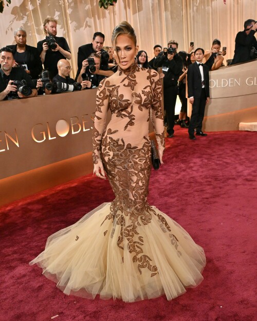 JenniferLopez_2026GokldenGlobesAwards_241_e6530edc94bf980b.jpeg