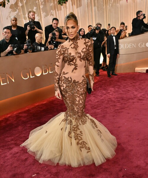 JenniferLopez_2026GokldenGlobesAwards_253_1cb27225f66cb2b2.jpeg
