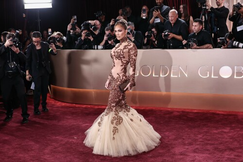 JenniferLopez_2026GokldenGlobesAwards_272_1b77d586ce7eac7a.jpeg