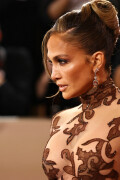 JenniferLopez_2026GokldenGlobesAwards_275_1f678a2cdc21d83e