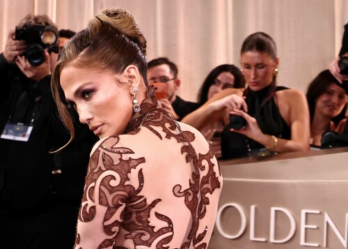 JenniferLopez_2026GokldenGlobesAwards_3_95be1646fcae98d7.jpeg