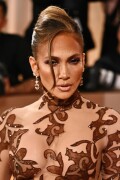 JenniferLopez_2026GokldenGlobesAwards_54_4c81a49c682368e1