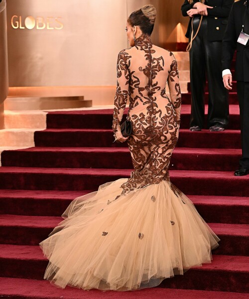 JenniferLopez_2026GokldenGlobesAwards_55_b5f8ec1e519cd45c.jpeg