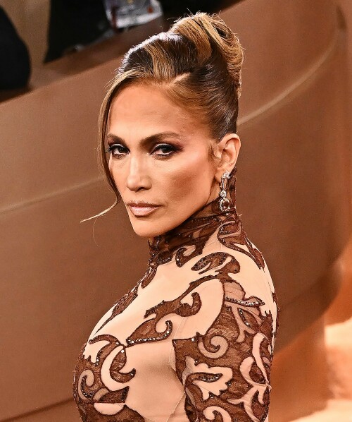 JenniferLopez_2026GokldenGlobesAwards_56_09482421f2a598df.jpeg