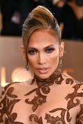JenniferLopez_2026GokldenGlobesAwards_61_6d6c4ad6cff171ac