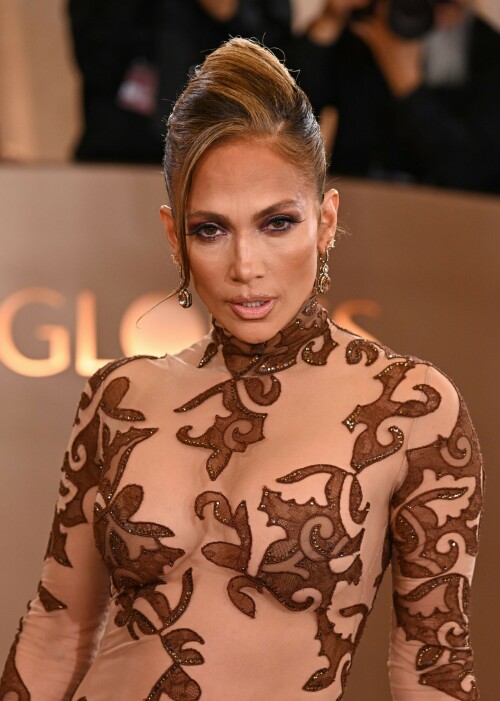 JenniferLopez_2026GokldenGlobesAwards_64_0da3f44f8cd38df4.jpeg