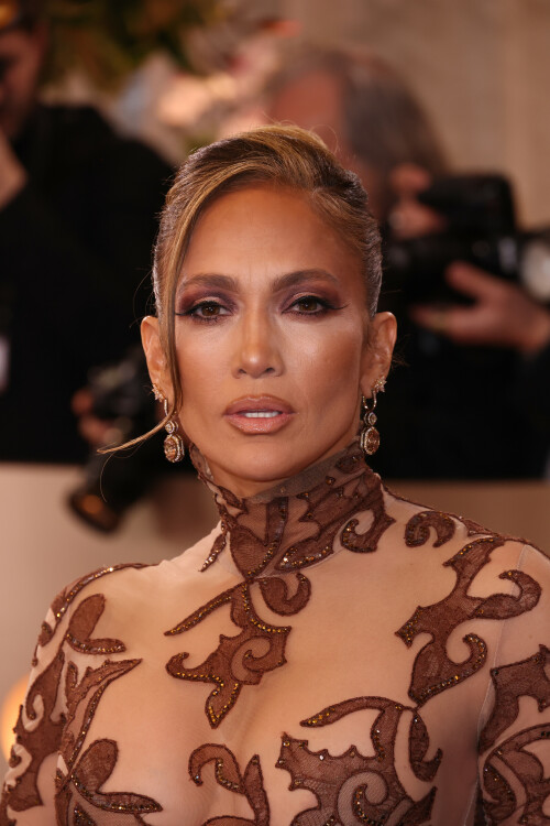 JenniferLopez_2026GokldenGlobesAwards_67_aa3b27fc81a376a7.jpeg