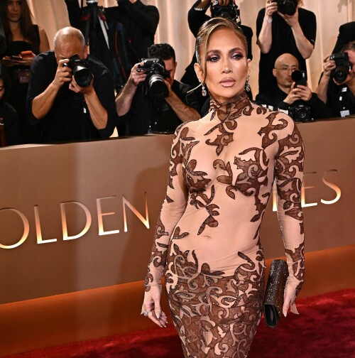 JenniferLopez_2026GokldenGlobesAwards_92_902adb21cccb14a6.jpeg