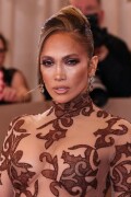 JenniferLopez_2026GokldenGlobesAwards_93_69e90fb1f015d1bd