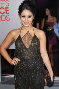 VanessaHudgens_2012PeoplesChoiceAwards_120_HQpicsSpace7253c9ffde544949