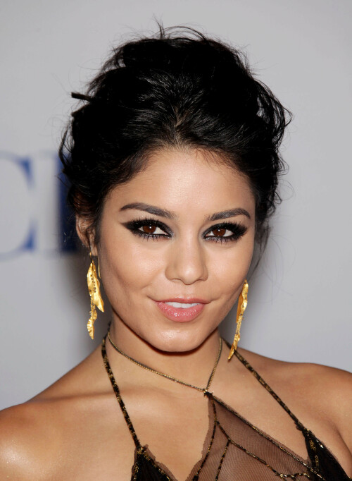 VanessaHudgens_2012PeoplesChoiceAwards_125_HQpicsSpacecf9941121e12e8e8.jpeg