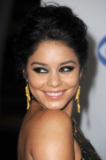 VanessaHudgens_2012PeoplesChoiceAwards_131_HQpicsSpacedae3905727b74f94