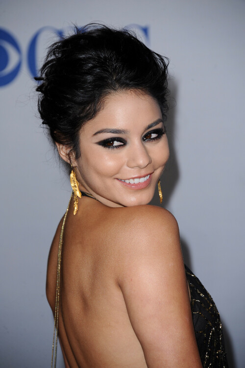 VanessaHudgens_2012PeoplesChoiceAwards_133_HQpicsSpace990e2935af726343.jpeg
