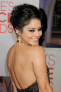 VanessaHudgens_2012PeoplesChoiceAwards_13_HQpicsSpace1bf54d0936513979
