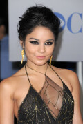 VanessaHudgens_2012PeoplesChoiceAwards_143_HQpicsSpace34cb466debeeb432