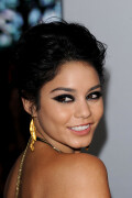 VanessaHudgens_2012PeoplesChoiceAwards_151_HQpicsSpacefc3e693f7071d16b