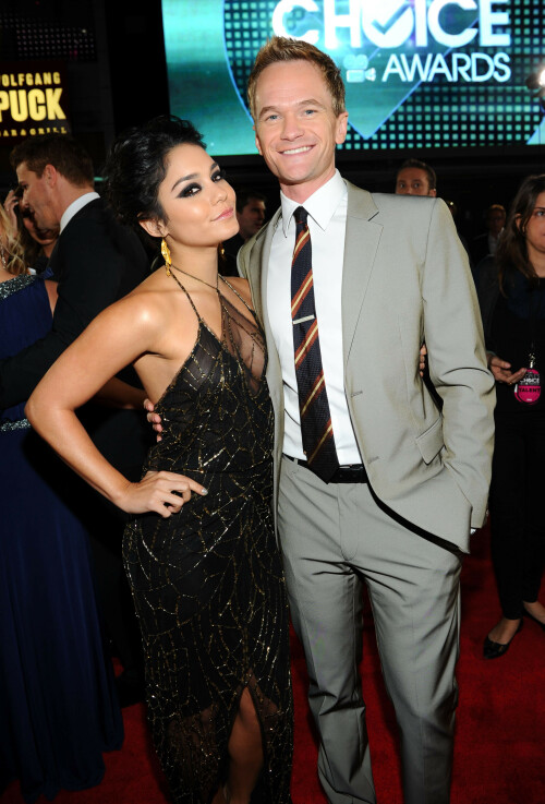 VanessaHudgens_2012PeoplesChoiceAwards_156_HQpicsSpace794b1f35870bc43a.jpeg
