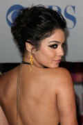 VanessaHudgens_2012PeoplesChoiceAwards_157_HQpicsSpace331ad0331622e09a