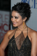 VanessaHudgens_2012PeoplesChoiceAwards_168_HQpicsSpacef3a3cffac9626d30