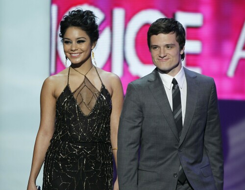 VanessaHudgens_2012PeoplesChoiceAwards_16_HQpicsSpacede197888afdc891e.jpeg