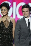VanessaHudgens_2012PeoplesChoiceAwards_16_HQpicsSpacede197888afdc891e