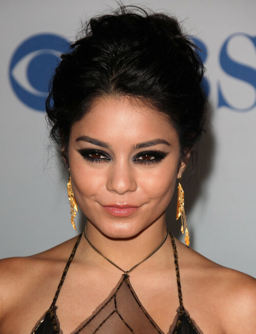 VanessaHudgens_2012PeoplesChoiceAwards_174_HQpicsSpaceea8b18402d173978.jpeg