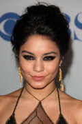 VanessaHudgens_2012PeoplesChoiceAwards_174_HQpicsSpaceea8b18402d173978