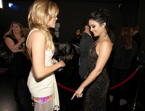 VanessaHudgens_2012PeoplesChoiceAwards_175_HQpicsSpace08ebc98e8223f6ab.jpeg