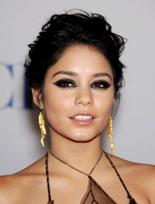 VanessaHudgens_2012PeoplesChoiceAwards_176_HQpicsSpace8f45dc47b731eb23.jpeg