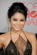 VanessaHudgens_2012PeoplesChoiceAwards_177_HQpicsSpacea832a99a813d59ac