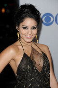 VanessaHudgens_2012PeoplesChoiceAwards_178_HQpicsSpace6748843174fe5232