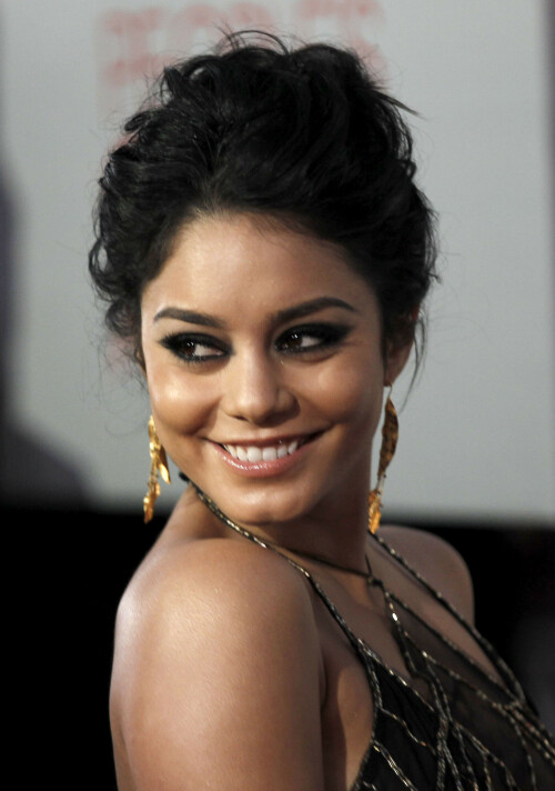 VanessaHudgens_2012PeoplesChoiceAwards_179_HQpicsSpaceb5f72ffb45d98f64.jpeg
