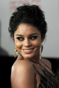 VanessaHudgens_2012PeoplesChoiceAwards_179_HQpicsSpaceb5f72ffb45d98f64