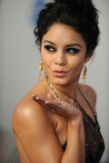 VanessaHudgens_2012PeoplesChoiceAwards_1_HQpicsSpaceced67d1d7526e90c