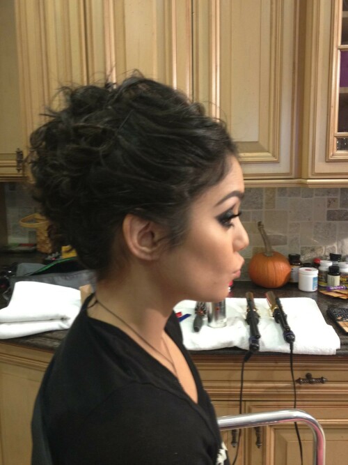 VanessaHudgens_2012PeoplesChoiceAwards_20_HQpicsSpaceb1720ef4a7a28d1f.jpeg