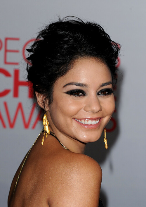 VanessaHudgens_2012PeoplesChoiceAwards_30_HQpicsSpaceb084a66473d03331.jpeg
