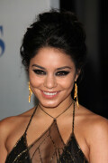 VanessaHudgens_2012PeoplesChoiceAwards_35_HQpicsSpacee0a8a9a5dfd755d2