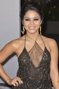 VanessaHudgens_2012PeoplesChoiceAwards_37_HQpicsSpace0c8c06c826d3d08b